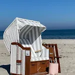 Kleine Brise Mit Meerblick Und Schwimmbad Apartmán *