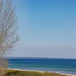 Kleine Brise Mit Meerblick Und Schwimmbad Kronsgaard