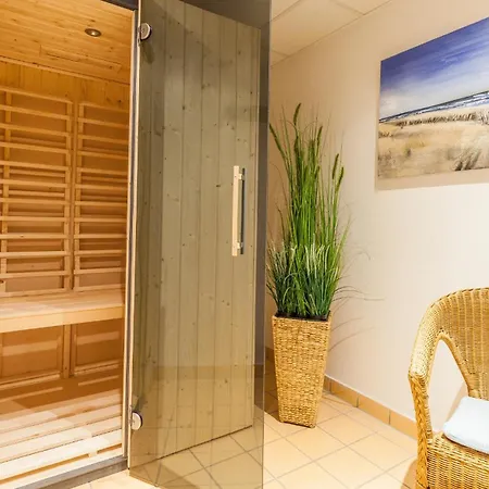 Kleine Brise Mit Meerblick Und Schwimmbad Kronsgaard